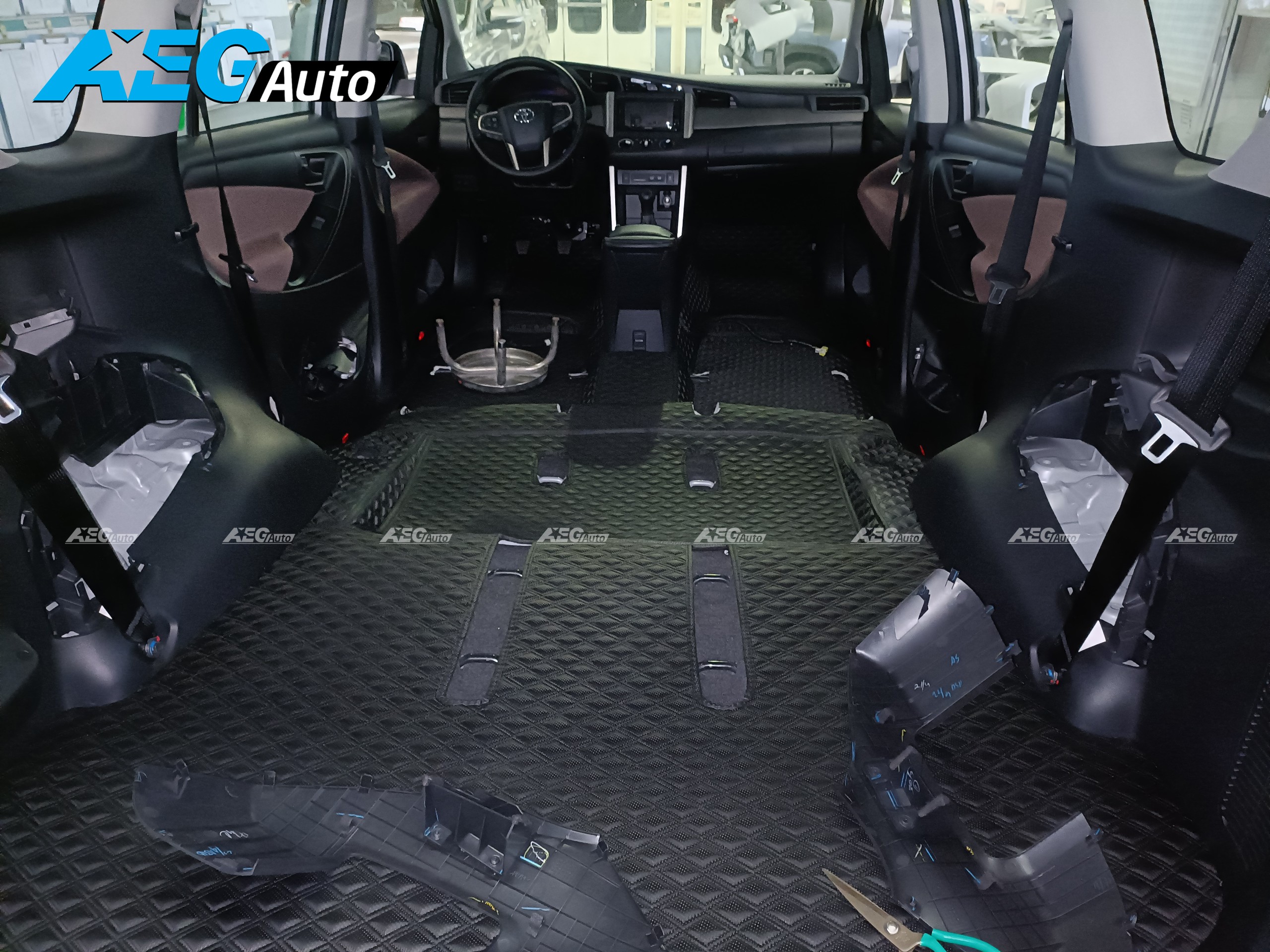 thảm lót sàn ô tô innova 360